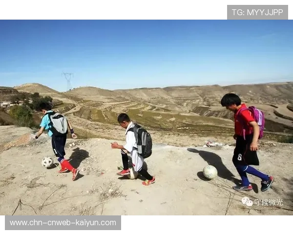 奥运冠军教孩子踢球，山区公益